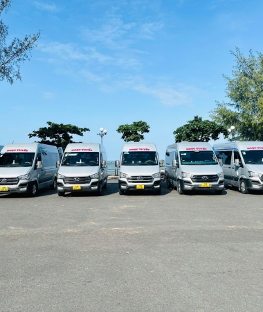 Xe Ngọc Tuyết đi bệnh viện